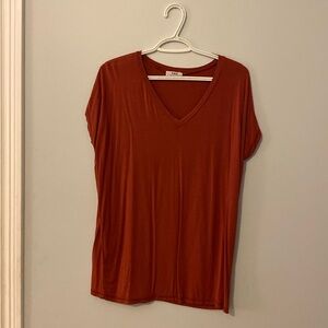 Piko size medium oversized top. Rust color.